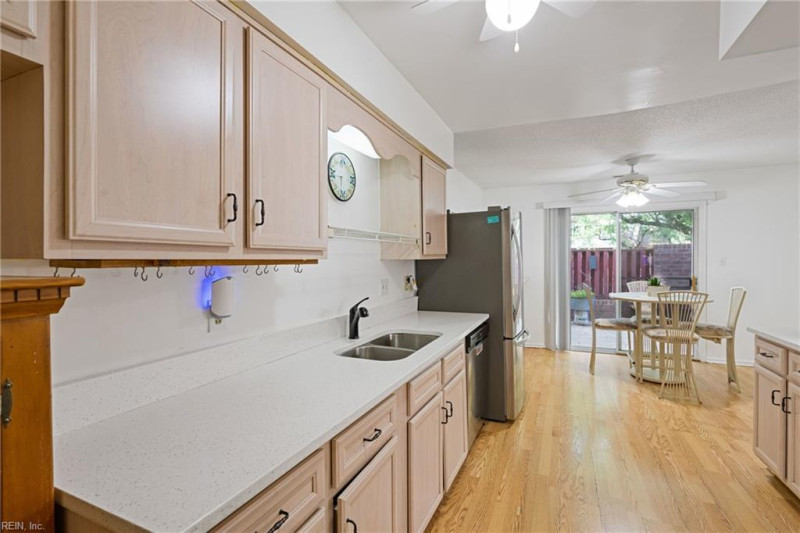 Photo 11 of 42 residential for sale in Virginia Beach virginia