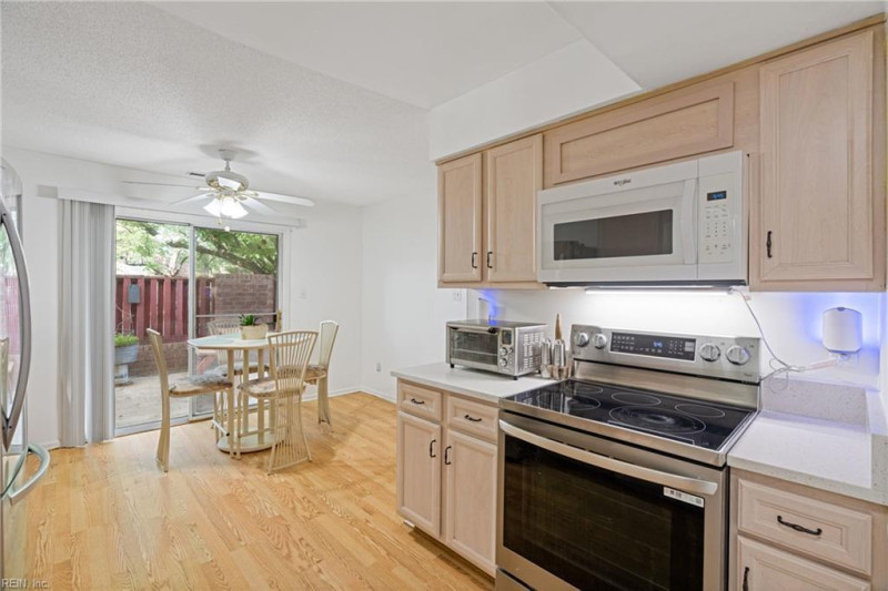 Photo 13 of 42 residential for sale in Virginia Beach virginia