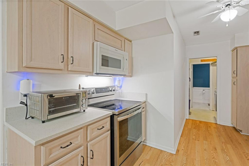 Photo 14 of 42 residential for sale in Virginia Beach virginia