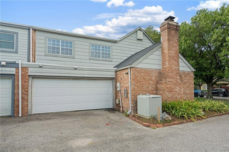 Photo 4 of 42 residential for sale in Virginia Beach virginia