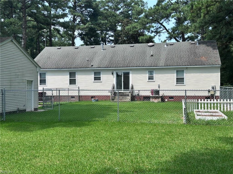 Photo 3 of 29 residential for sale in Chesapeake virginia