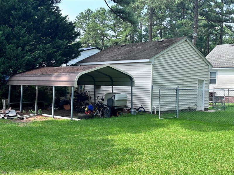Photo 6 of 29 residential for sale in Chesapeake virginia