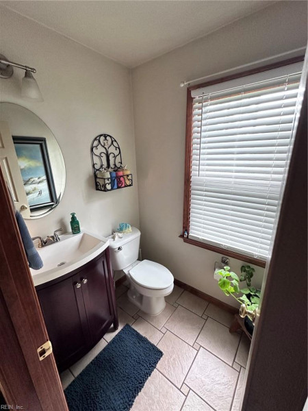 Photo 9 of 29 residential for sale in Chesapeake virginia