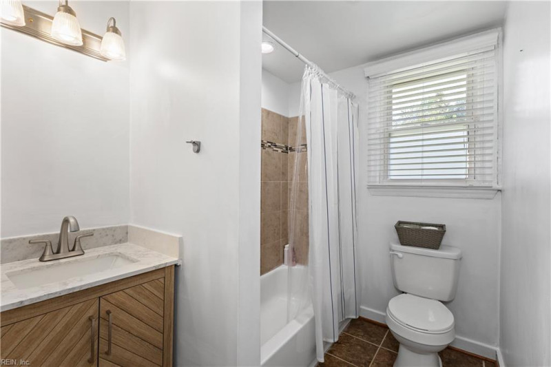Photo 13 of 32 residential for sale in Portsmouth virginia