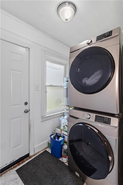 Photo 14 of 32 residential for sale in Portsmouth virginia