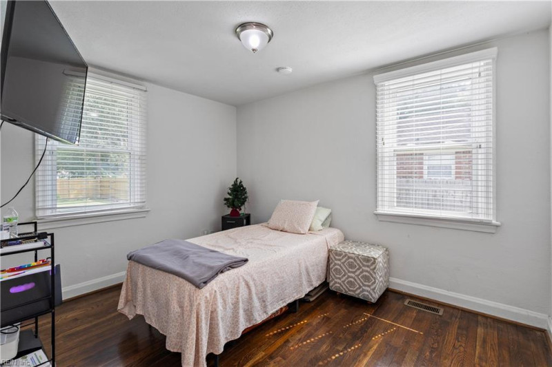 Photo 15 of 32 residential for sale in Portsmouth virginia
