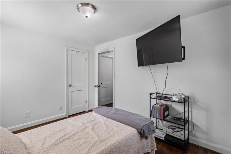 Photo 16 of 32 residential for sale in Portsmouth virginia