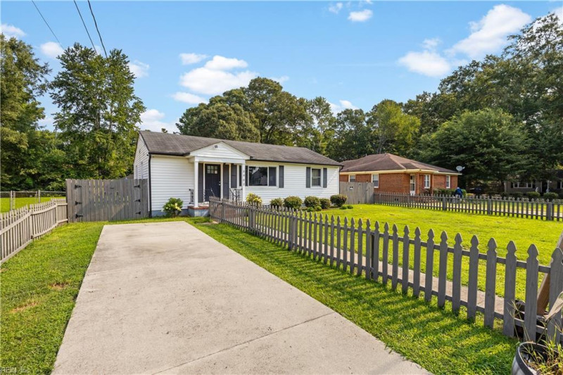 Photo 2 of 32 residential for sale in Portsmouth virginia