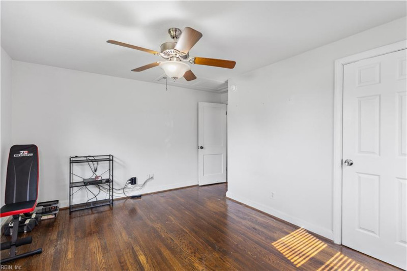 Photo 20 of 32 residential for sale in Portsmouth virginia