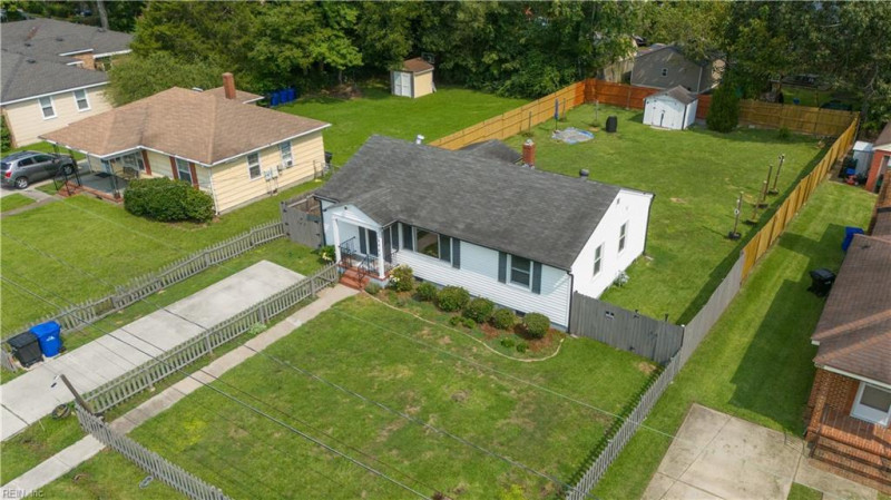 Photo 27 of 32 residential for sale in Portsmouth virginia