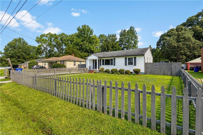 Photo 3 of 32 residential for sale in Portsmouth virginia