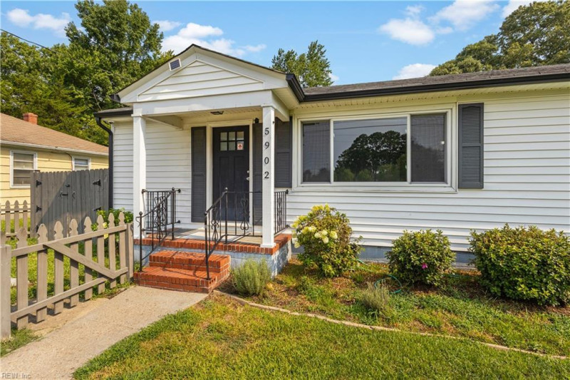 Photo 4 of 32 residential for sale in Portsmouth virginia