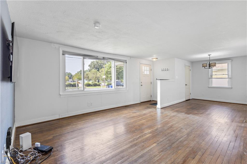 Photo 6 of 32 residential for sale in Portsmouth virginia