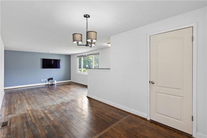 Photo 7 of 32 residential for sale in Portsmouth virginia
