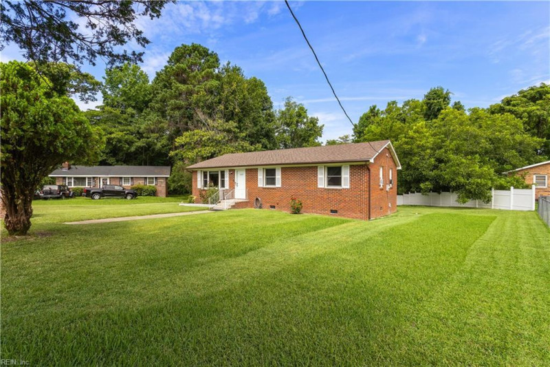 Photo 4 of 30 residential for sale in Suffolk virginia