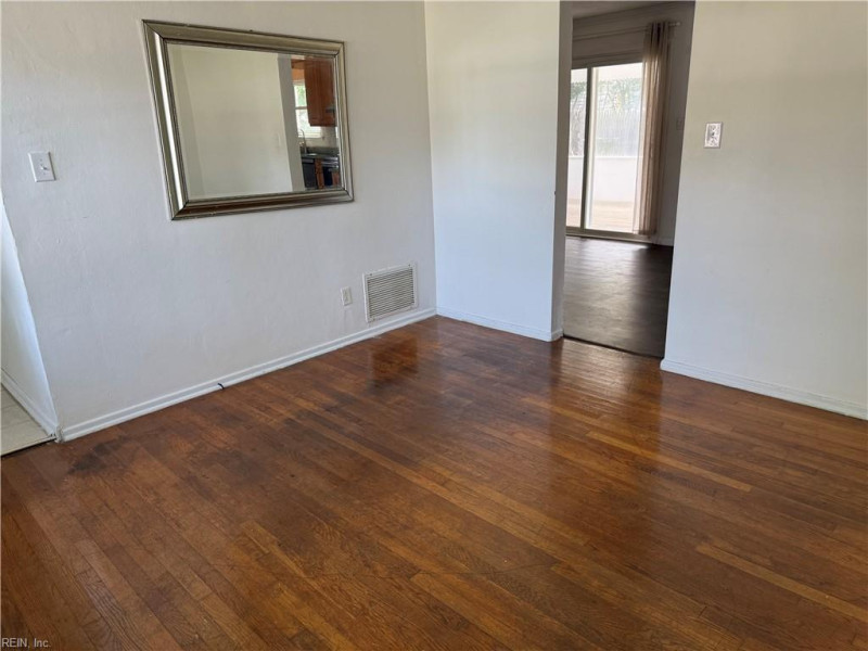 Photo 12 of 28 residential for sale in Virginia Beach virginia