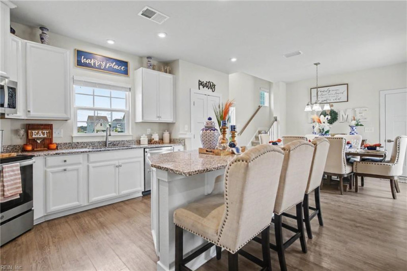 Photo 17 of 41 residential for sale in Chesapeake virginia