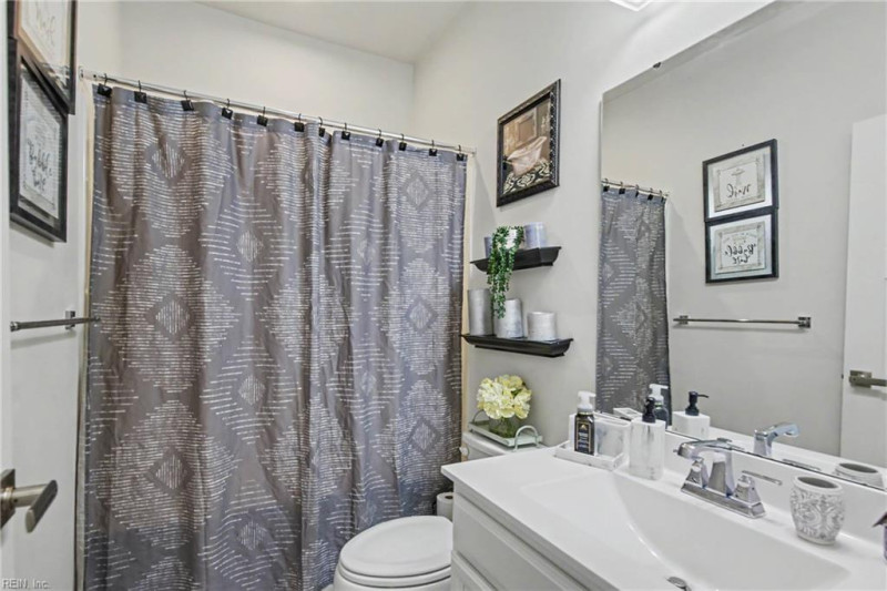 Photo 35 of 41 residential for sale in Chesapeake virginia