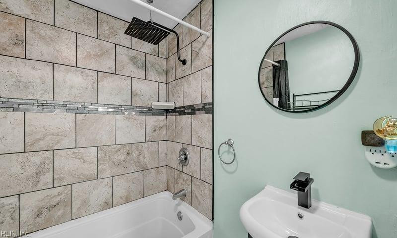 Photo 12 of 23 residential for sale in Portsmouth virginia