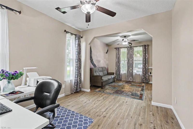 Photo 10 of 50 residential for sale in Chesapeake virginia