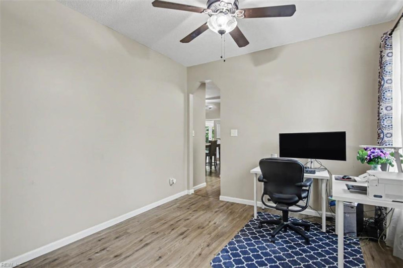 Photo 11 of 50 residential for sale in Chesapeake virginia