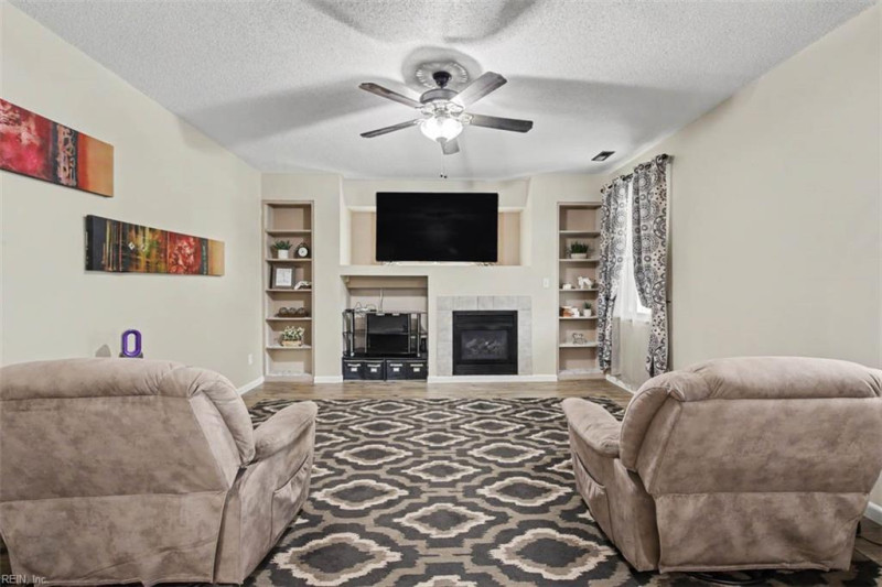 Photo 12 of 50 residential for sale in Chesapeake virginia