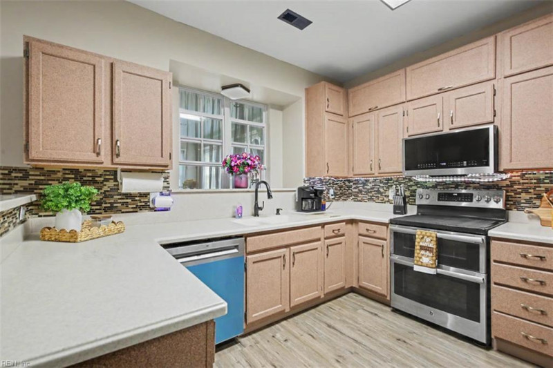 Photo 18 of 50 residential for sale in Chesapeake virginia