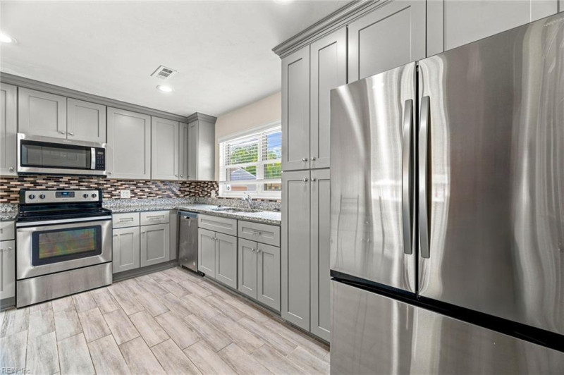 Photo 4 of 28 residential for sale in Norfolk virginia