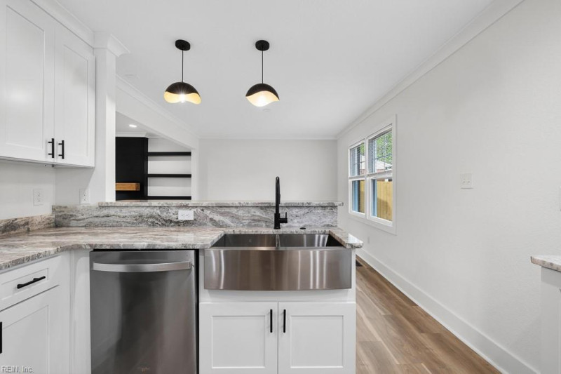 Photo 13 of 39 residential for sale in Virginia Beach virginia