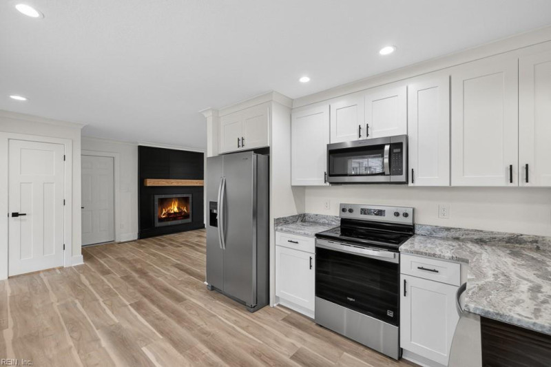 Photo 4 of 39 residential for sale in Virginia Beach virginia
