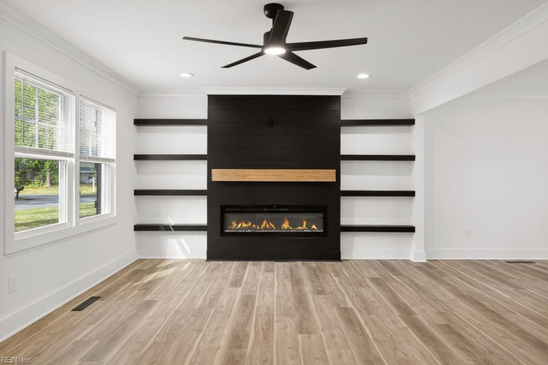 Photo 5 of 39 residential for sale in Virginia Beach virginia