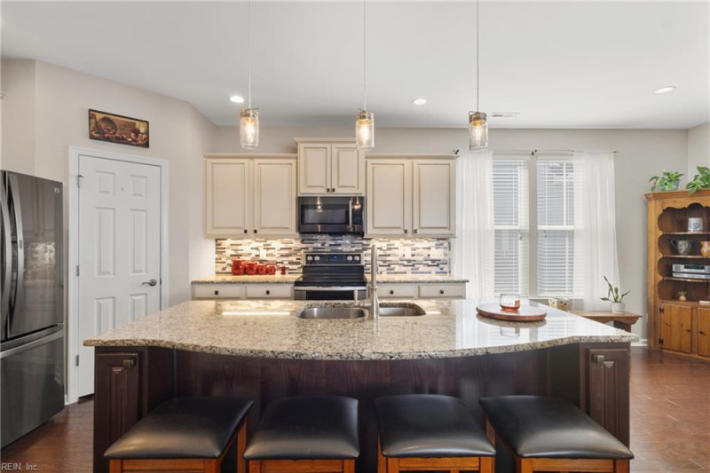 Photo 12 of 43 residential for sale in Gloucester County virginia