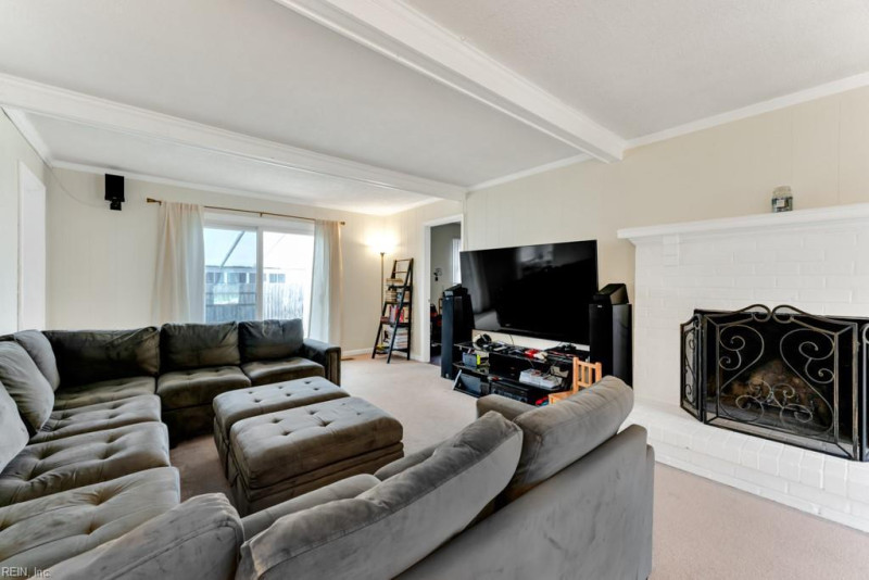 Photo 13 of 36 residential for sale in Virginia Beach virginia