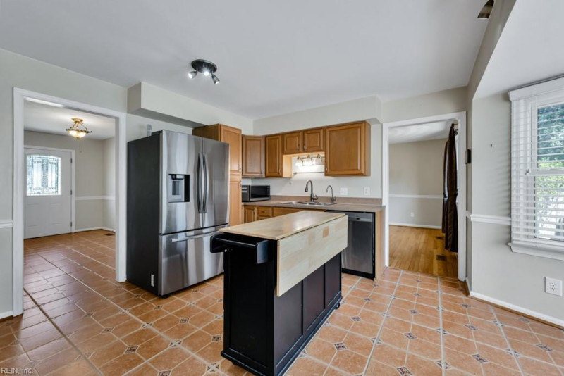 Photo 2 of 36 residential for sale in Virginia Beach virginia