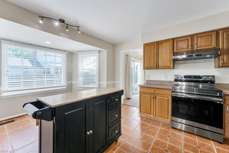 Photo 3 of 36 residential for sale in Virginia Beach virginia