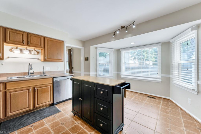 Photo 5 of 36 residential for sale in Virginia Beach virginia