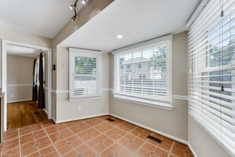 Photo 7 of 36 residential for sale in Virginia Beach virginia