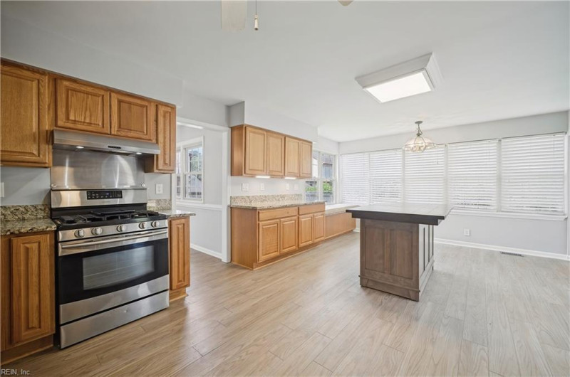 Photo 14 of 50 residential for sale in Virginia Beach virginia