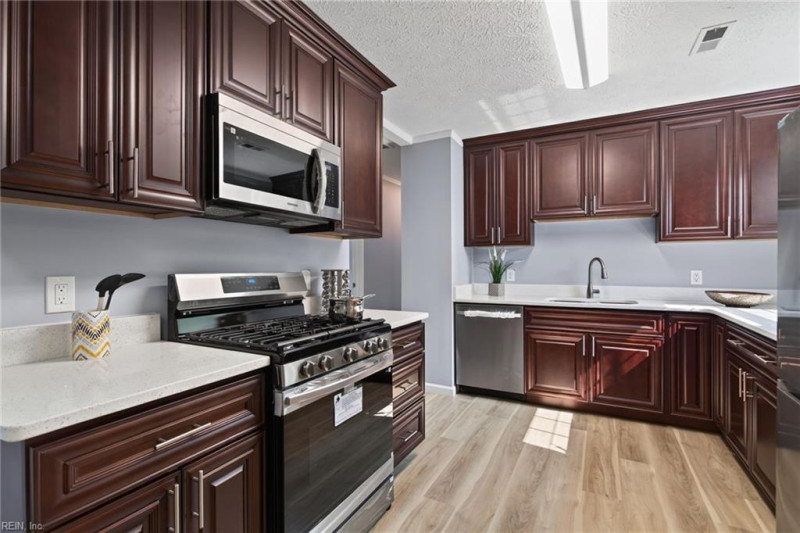 Photo 11 of 30 residential for sale in Hampton virginia