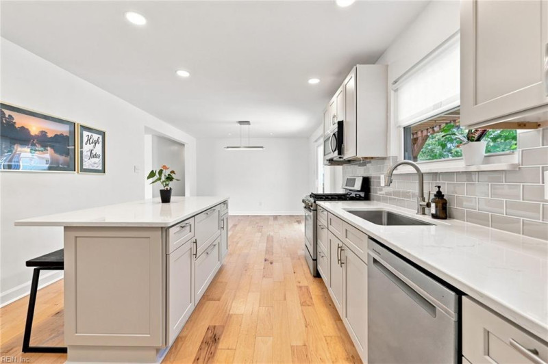 Photo 10 of 46 residential for sale in Virginia Beach virginia