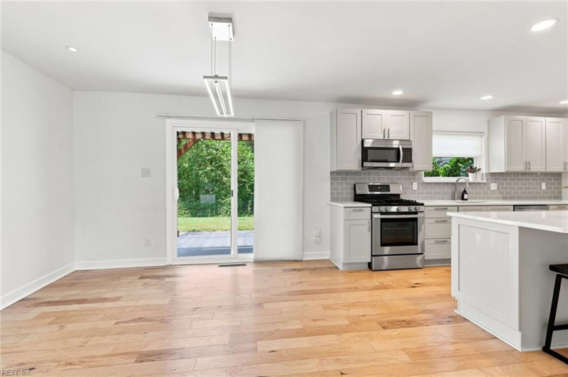 Photo 12 of 46 residential for sale in Virginia Beach virginia