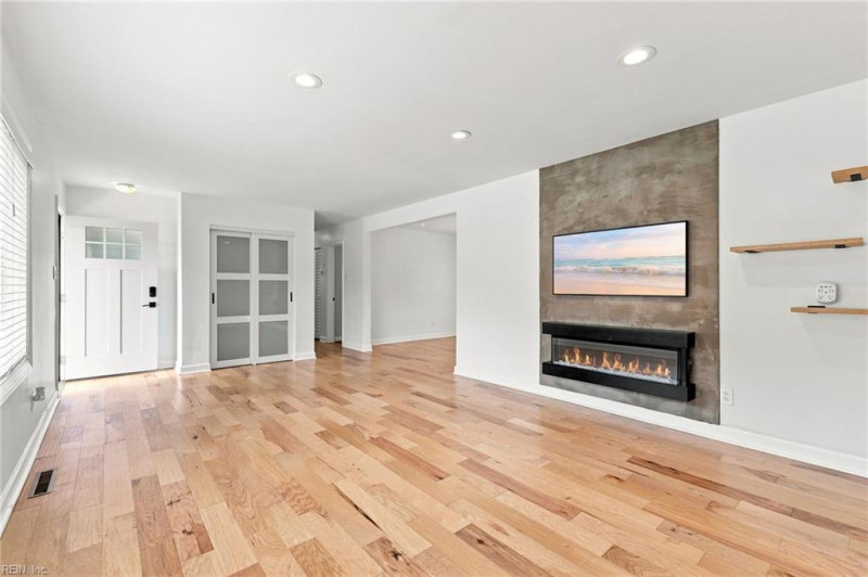 Photo 13 of 46 residential for sale in Virginia Beach virginia