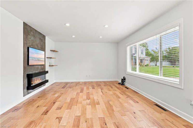 Photo 15 of 46 residential for sale in Virginia Beach virginia