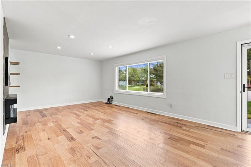 Photo 16 of 46 residential for sale in Virginia Beach virginia
