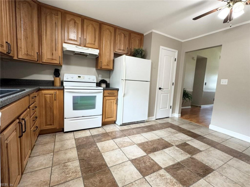Photo 10 of 27 residential for sale in Virginia Beach virginia