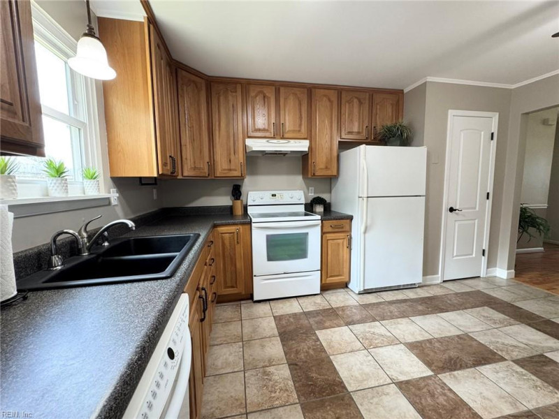 Photo 11 of 27 residential for sale in Virginia Beach virginia