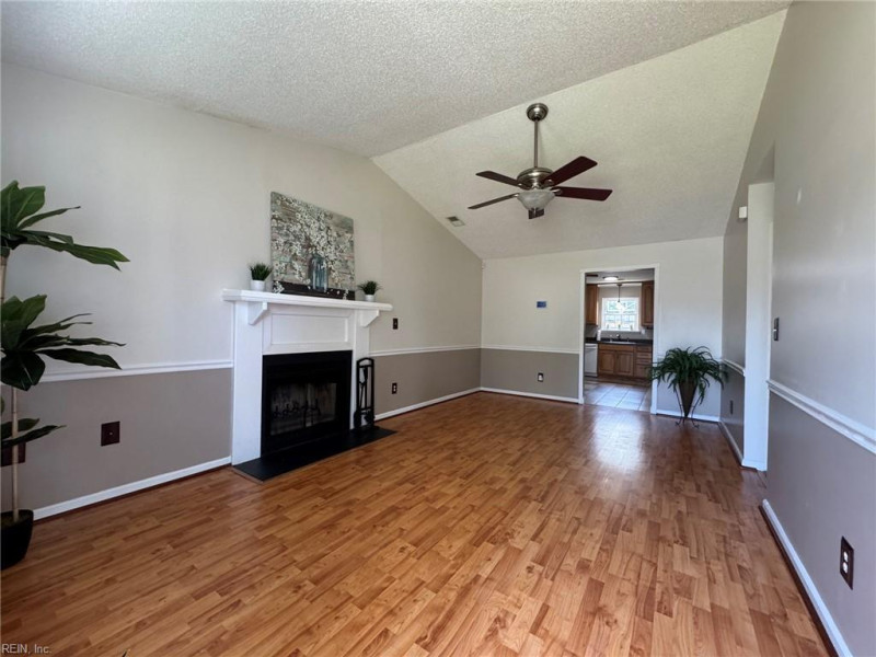 Photo 4 of 27 residential for sale in Virginia Beach virginia