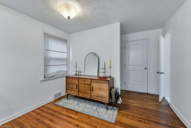 Photo 12 of 31 residential for sale in Portsmouth virginia