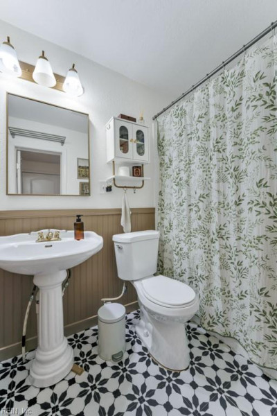 Photo 14 of 31 residential for sale in Portsmouth virginia