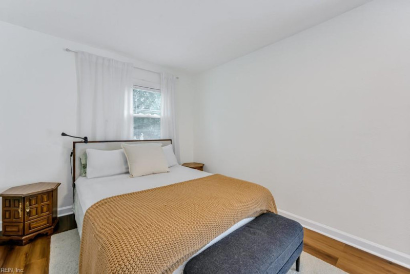Photo 16 of 31 residential for sale in Portsmouth virginia